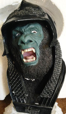 

NECA Planet Of The Apes 2001 Attar Bust Statue(Multicolor)