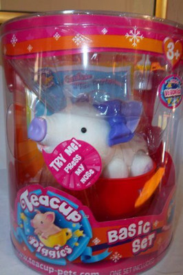 

Teacup Piggies Veronica (White With Pink Peace Signs) Pet Basic Set(Multicolor)