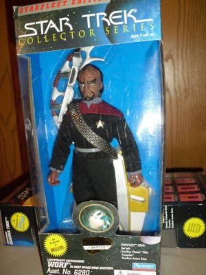 

Star Trek Starfleet Edition Worf In Deep Space Nine Uniform(Multicolor)