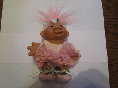 

Play Along Good Luck Lifestyle Theme Trolls 5" Ballerina(Multicolor)
