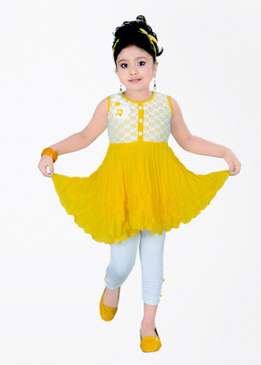 

Hey Baby Girls Party(Festive) T-shirt, Yellow