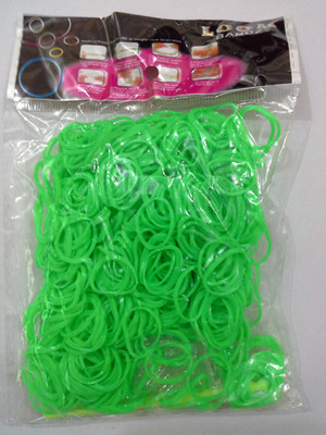 

Shatchi 600 GREEN COLOUR Loom band refill art craft kit toys with S Clips & Hook, special gift for birthday,Anniversary,festival