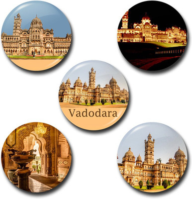 

Capturing Happiness Decorative Badge