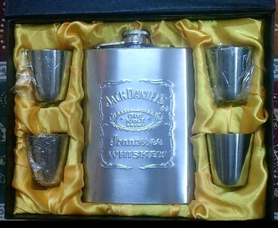 

Pia International 8oz With 4 Shots 5 - Piece Bar Set(Stainless Steel)