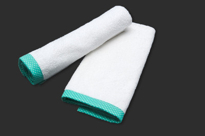 

HomeStrap Cotton 550 GSM Hand Towel Set(Pack of 2, White)