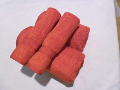 

Bombay Dyeing Cotton GSM Bath Towel Set(Pack of 4, Red)