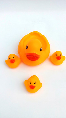 

Asa Products ducks family set of 5 Bath Toy(Yellow)