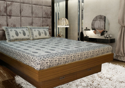 

Snuggle Cotton Double Bed Cover(Multicolor)