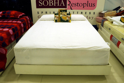 Royal Bed Protector Cotton Queen Bed Cover(White)