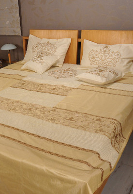 

Rajrang Polycotton Double Bed Cover(Brown, 1 Bed Cover, 2 Pillow Covers, 2 Cushion Covers)