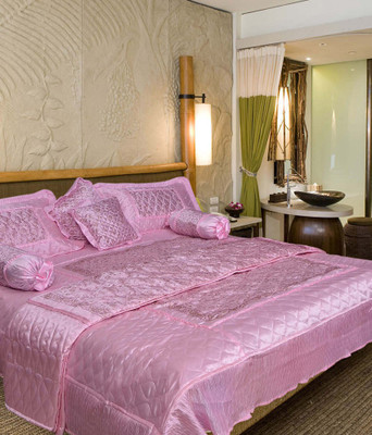 

Ooltah Chashma Satin Bedding Set(Pink)