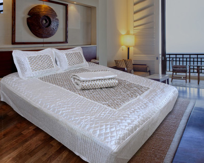 

Ooltah Chashma Satin Bedding Set(White)