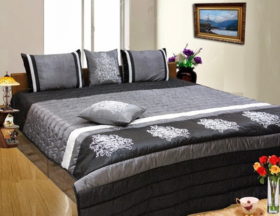 15% OFF on Dekor World Pearl Design Quilt Set Polyester Bedding Set(Black, Grey)