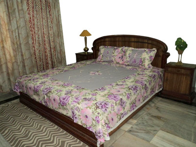 

Amita Home Furnishing 300 TC Cotton Double Floral Bedsheet(Pack of 1, Multicolor)