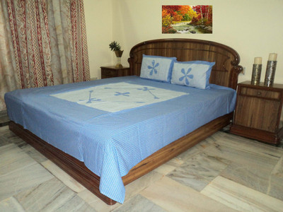 

Amita Home Furnishing Cotton Double Floral Bedsheet(Pack of 1, Blue)