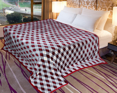 

Coverlet Checkered  Blanket(Cotton, Maroon and Grey