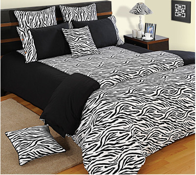 25% OFF on SWAYAM Abstract Double Duvet(Cotton, White, Black)