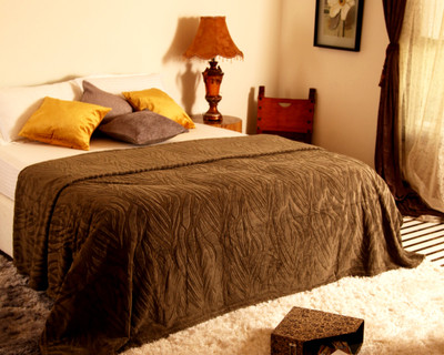 15% OFF on Zyne Abstract Double Quilt(Polyester, Brown)