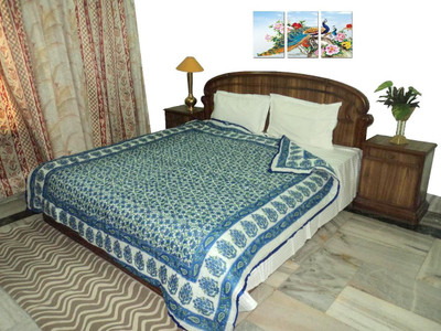 

Amita Home Furnishing Floral Double Comforter(Microfiber, Blue)