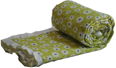 

Snuggle Floral  Comforter(Polyester, Multicolor