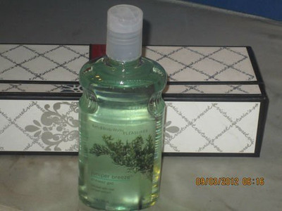 

Bath & Body Works Pleasures Juniper Breeze(300 ml)