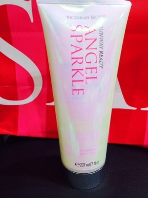 

Victoria's Secret Runway Ready Angle Sparkle Shimmer Body Gel(207 ml)