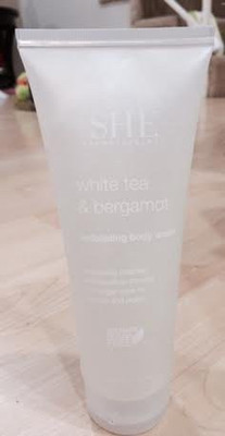 

Om She Aromatherapy om SHE White Tea & bergamot exoliating sulphate Paraben Free(213 ml)