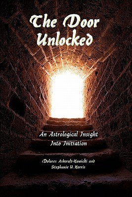 The Door Unlocked: An Astrological Insight into Initiation(English, Paperback, Ashcroft-Nowicki Dolores)
