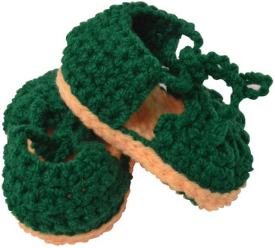 

Graykart Green & Yelow Knitted wool shoes / Baby booties / Pre walker Booties(Toe to Heel Length - 11 cm Green)