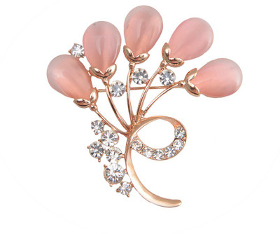 

Taj Pearl Designer Brooch(Gold)