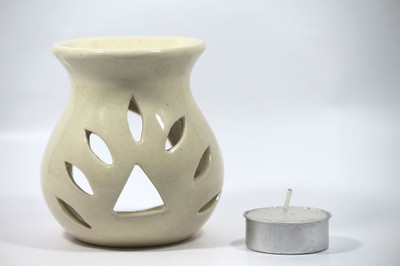 

AuraCandles AuraDecor Polished Burner with a Tealight Candle(White, Pack of 2)