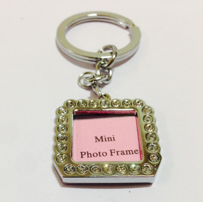 

Aura Square Shape Photo Frame Key Chain(Silver)