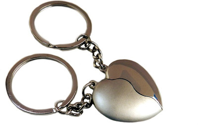 

Tech Pro Valentines'day Magnetic Metal Heart Key Chain(Silver)