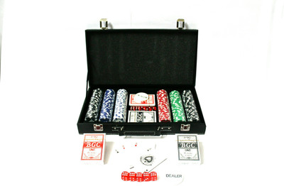 

GULABSONS 300 POKER CHIPS WITH LEATHER FINISH SUITCASE & WITH INDIAN DINOMINATIONS CHIPS(Multicolor)