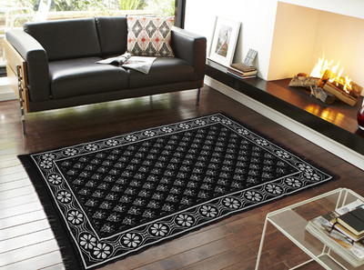 

Homecastle Black Chenille Carpet(135 cm X 195 cm)