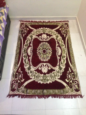 

The Fresh Livery Maroon Velvet Carpet(150 cm X 212 cm)
