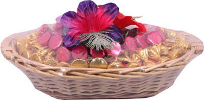 

Skylofts Attractive Gift Basket with 70 Chocolate Bars(600 g)