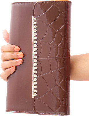 

Foolzy Party Brown Clutch
