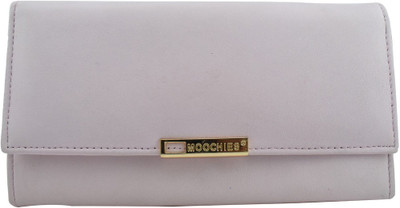 

Moochies Formal Silver Clutch