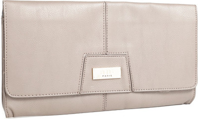 

BC BG Casual White Clutch