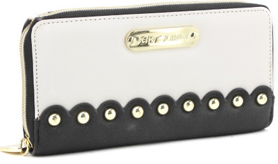 

Steve Madden Casual White, Black Clutch, Black;white