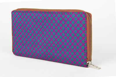 

The Kala Shop Casual Blue Clutch