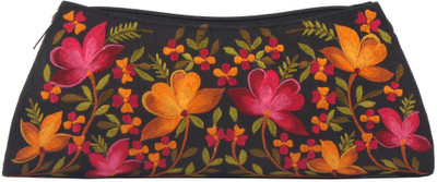 

Soulful Threads Party Black Clutch