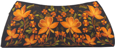 

Soulful Threads Party Black Clutch