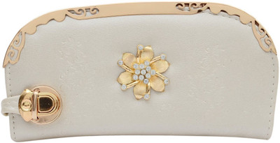 

Bagaholics Casual White Clutch