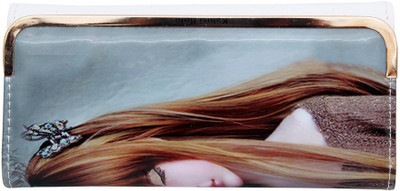 

The Trendy Casual White Clutch