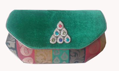 

SS Traders Party Green Clutch