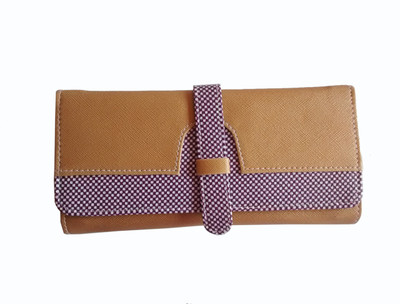 

Fiable Casual Beige Clutch