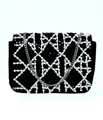 

Diwaah Party Black Clutch