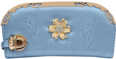 

Bagaholics Casual Blue Clutch